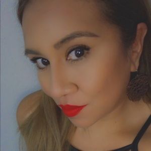 Meet your Posher, Abigaihl